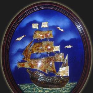 Панно из янтаря «Корабль»