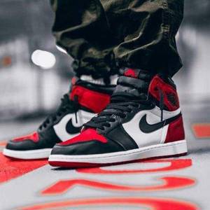 Nike AIR JORDAN 1