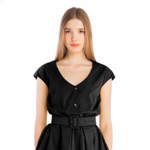 Черное платье с широким поясом