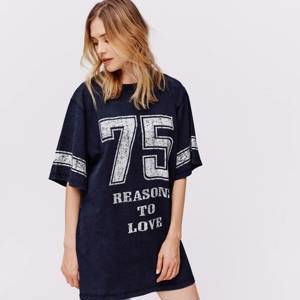 T-shirt lunga e oversize