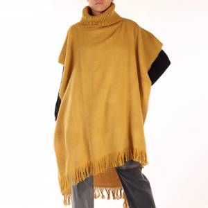 Poncho collo alto in misto lana con frange