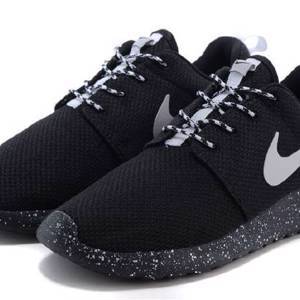 Nike Roshe Run чёрные с белым (35-45)